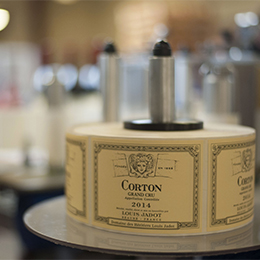 © BIVB / Jessica Vuillaume - Bourgogne wine label © BIVB / Jessica Vuillaume - Bourgogne wine label