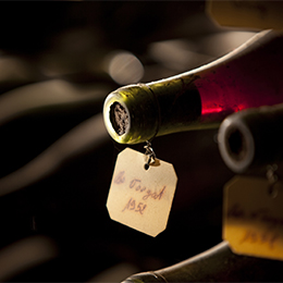 old vintage bottle © BIVB / DR old vintage bottle © BIVB / DR